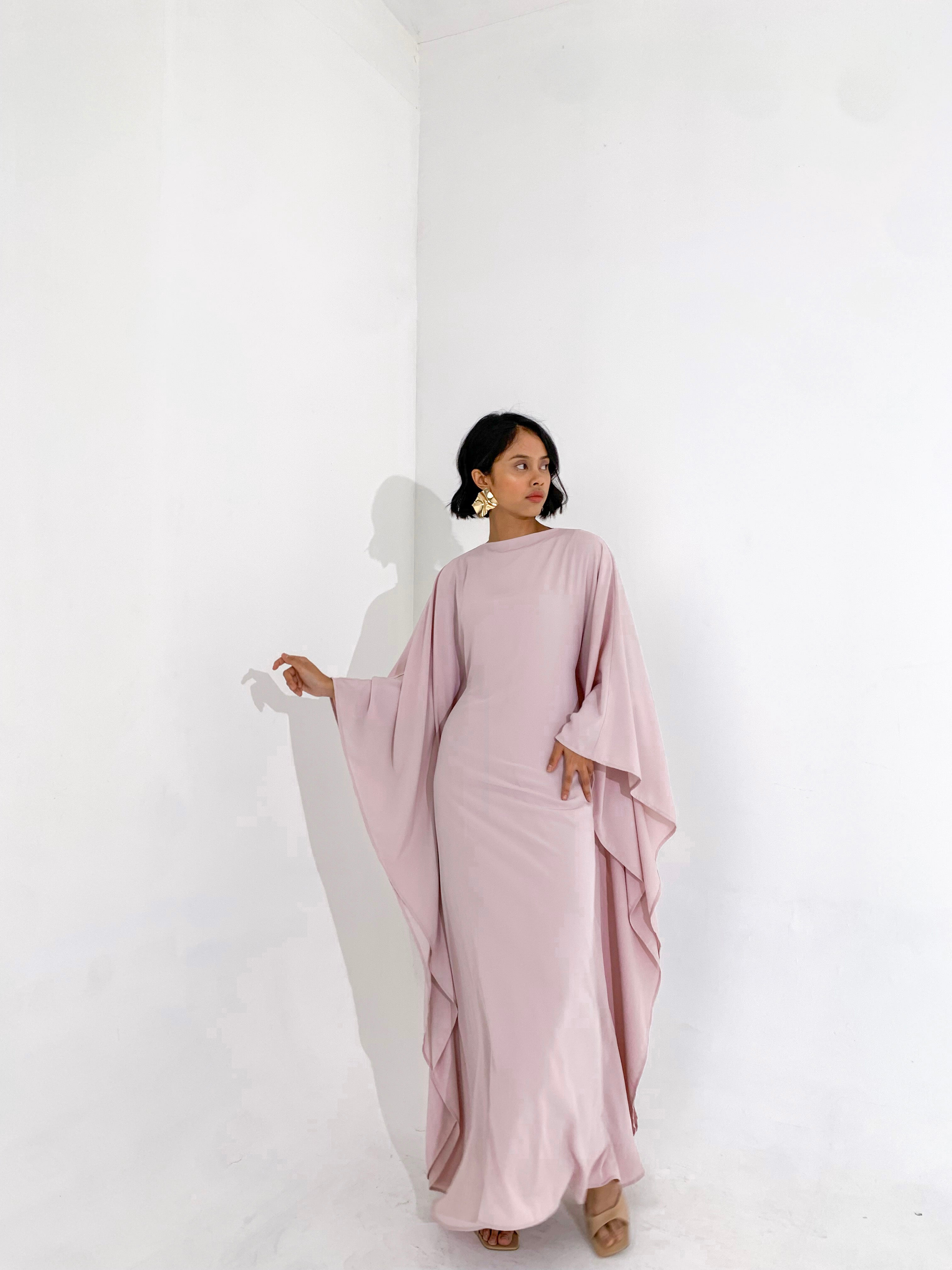 Dusty Pink Pliss Kaftan Dress Petite | Preorder ships in ~2 weeks Dusty Pink Pliss Kaftan Dress Petite | Preorder ships in ~2 weeks