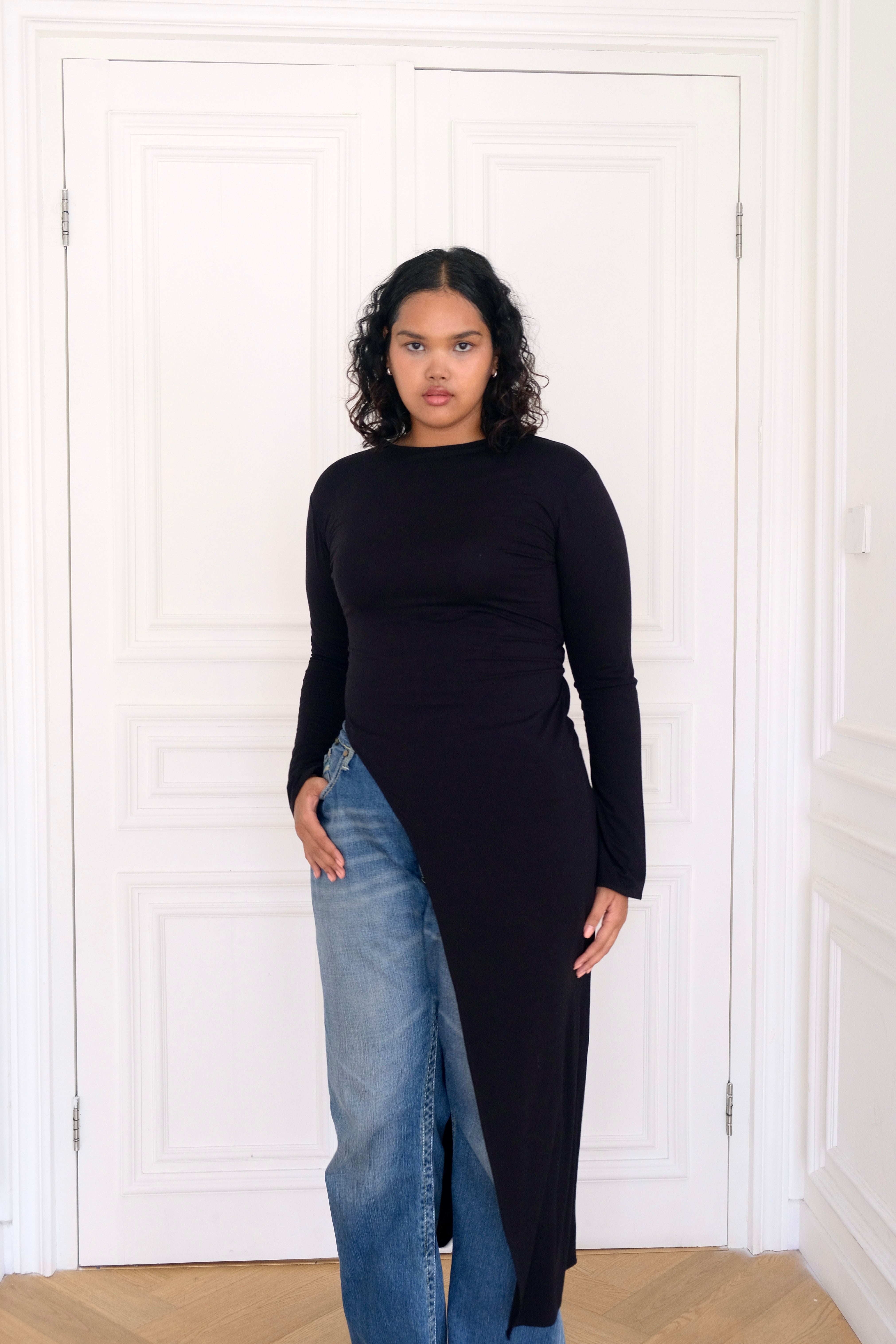 ARI Asymmetrical Long Top in Black – Esmé New York