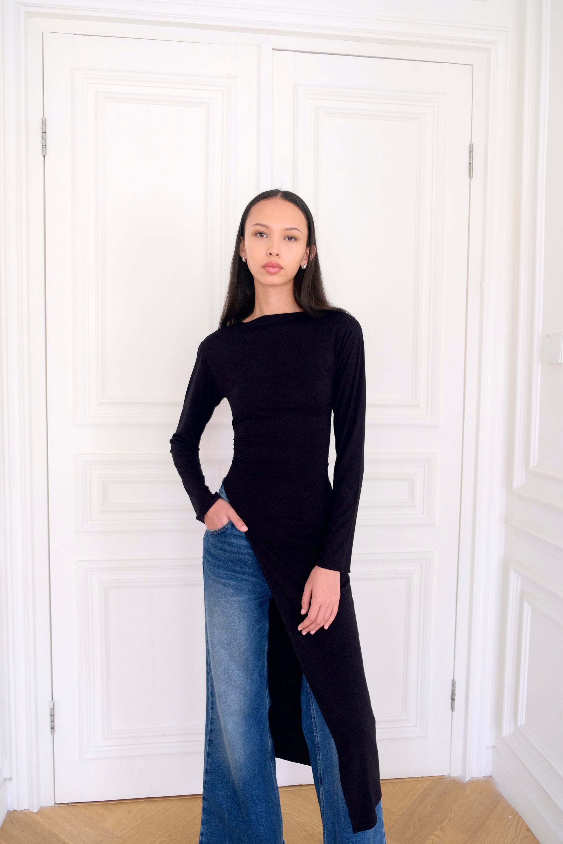 Esmé New York ARI Asymmetrical Longline Top Black