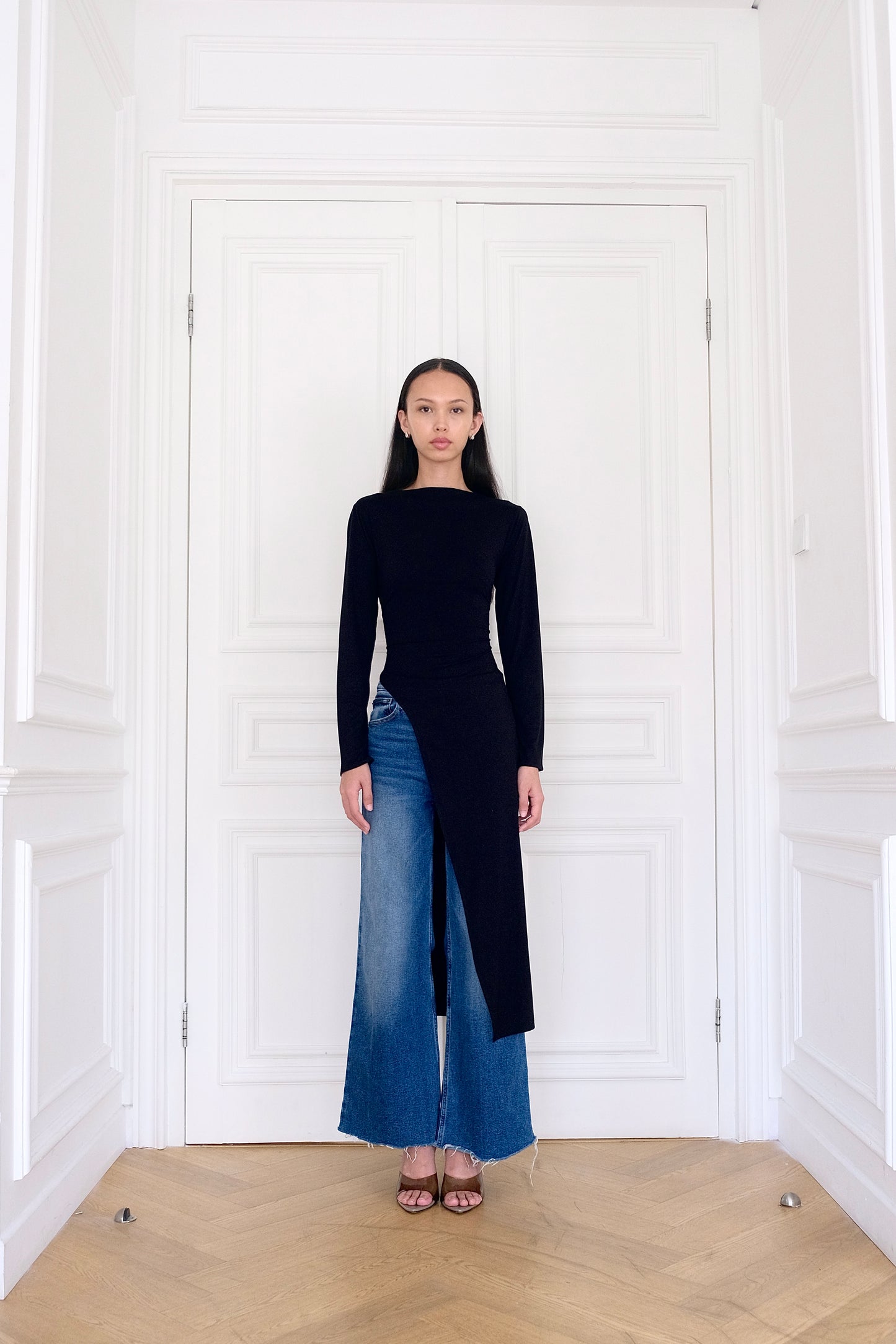 Esmé New York ARI Asymmetrical Longline Top Black