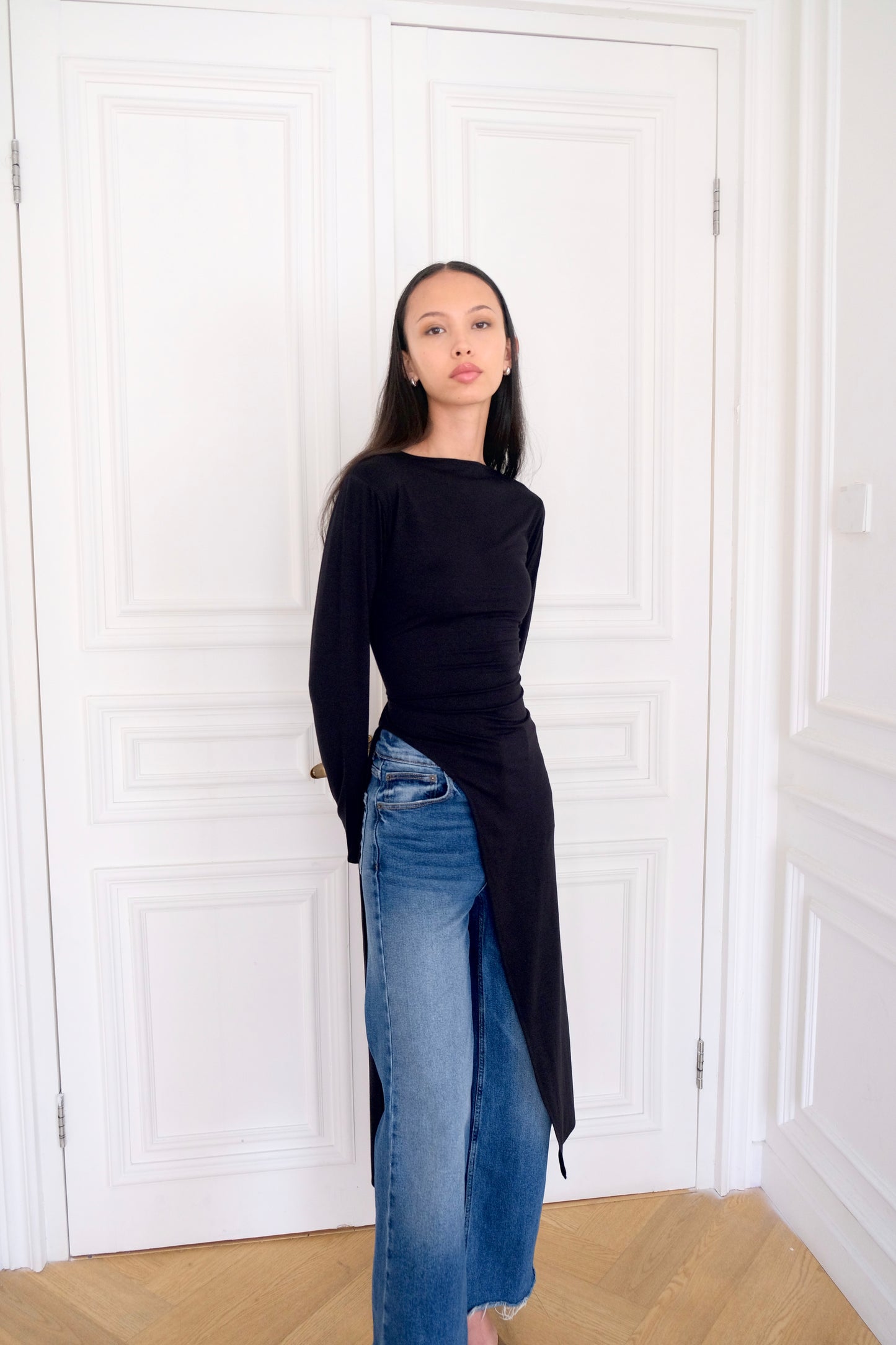 Esmé New York ARI Asymmetrical Longline Top Black