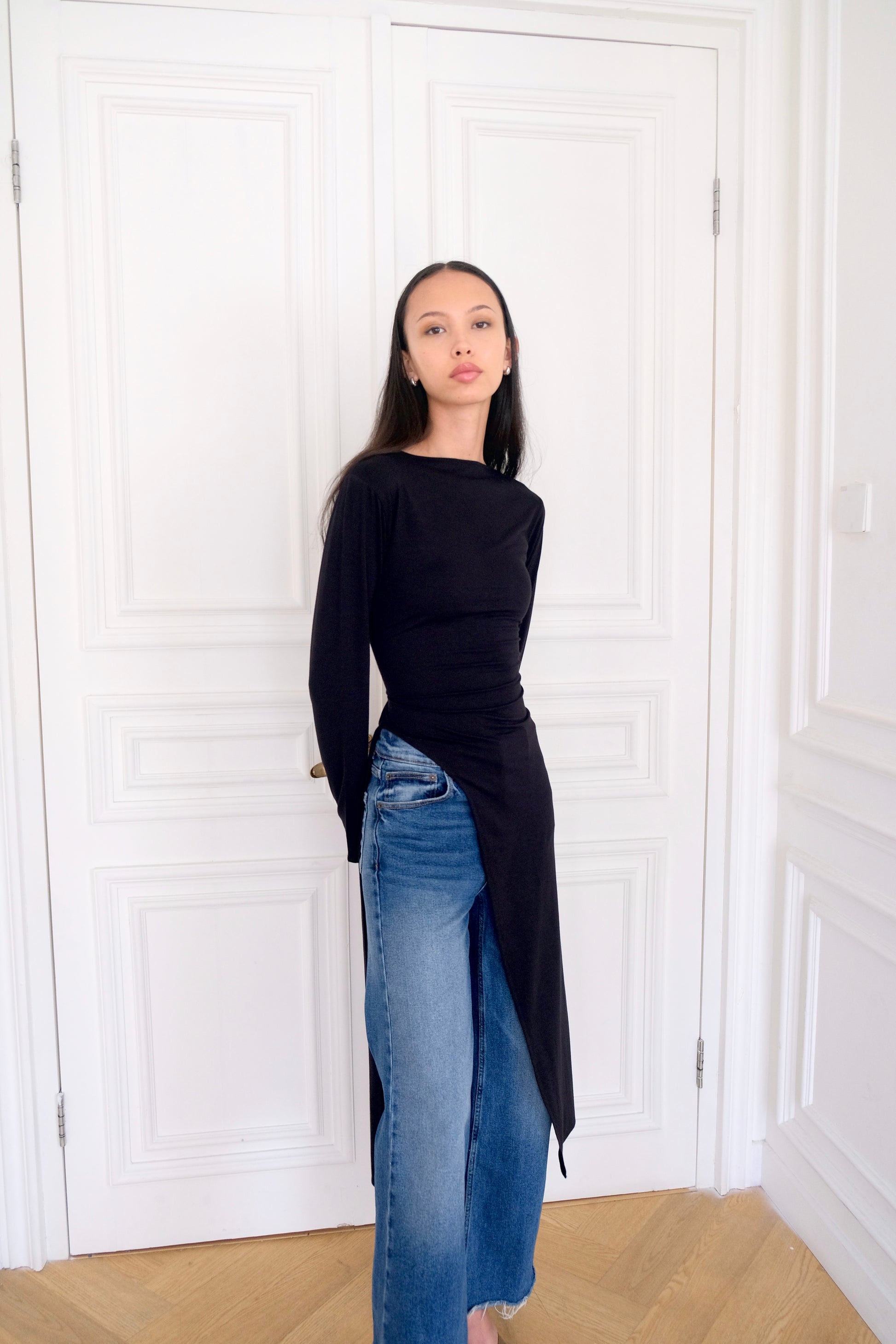 Esmé New York ARI Asymmetrical Longline Top Black