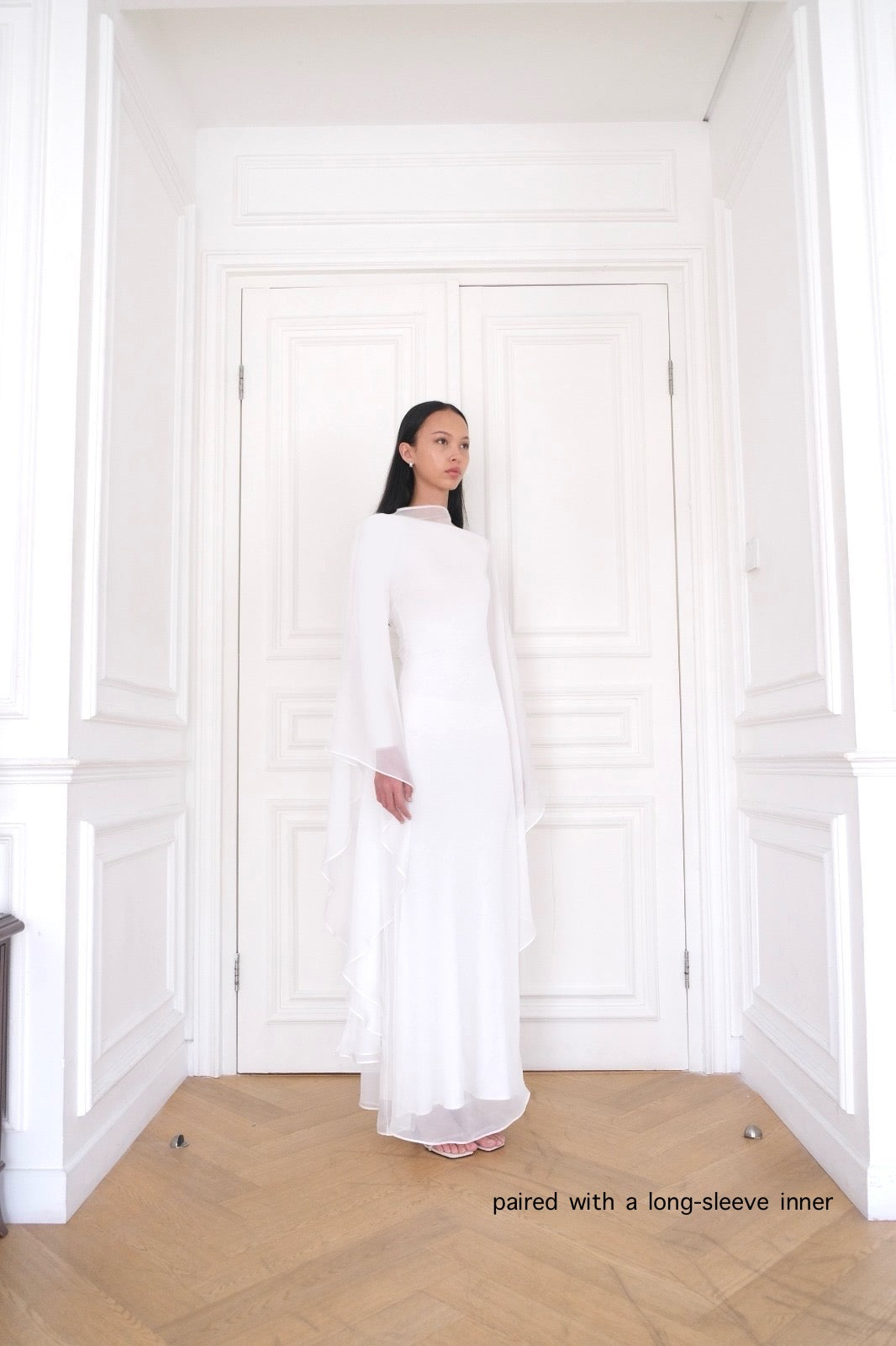 ALUNA Fluid Long Dress in White M/L | fits US 6-10 | Long-sleeve inner