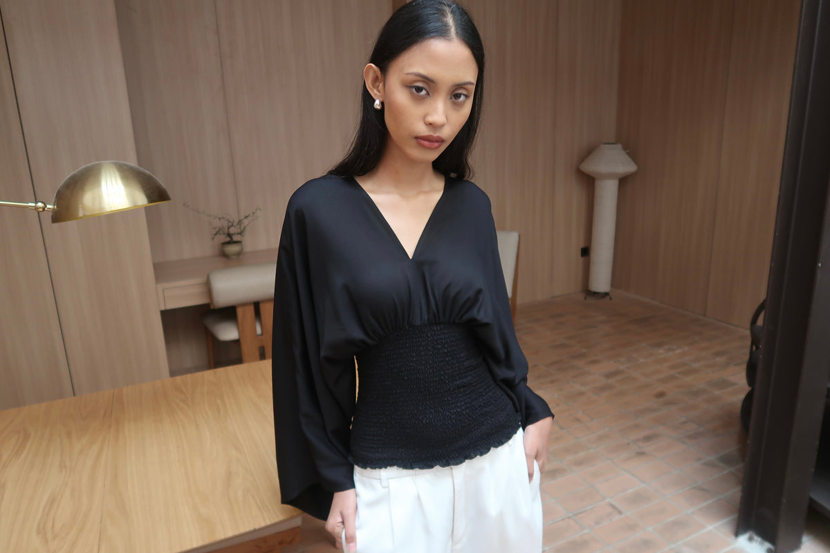 FREYA v-neck Cinched-Waist Top